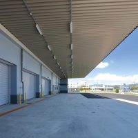 新学社_出荷場トラックヤード
